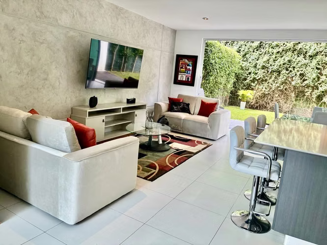 LINDORA SANTA ANA! LUJOSA Y MODERNA CASA AMUEBLADA 2 HAB/2.5BAÑOS - Imagen 2