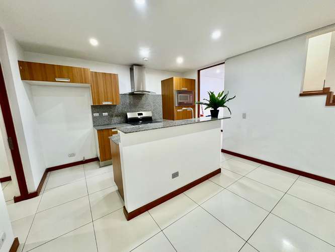 SANTA ANA! CASA CONTEMPORANEA de 3NIVELES/ 4HAB/4.5 BAÑOS Y 2 TERRAZAS - Imagen 6