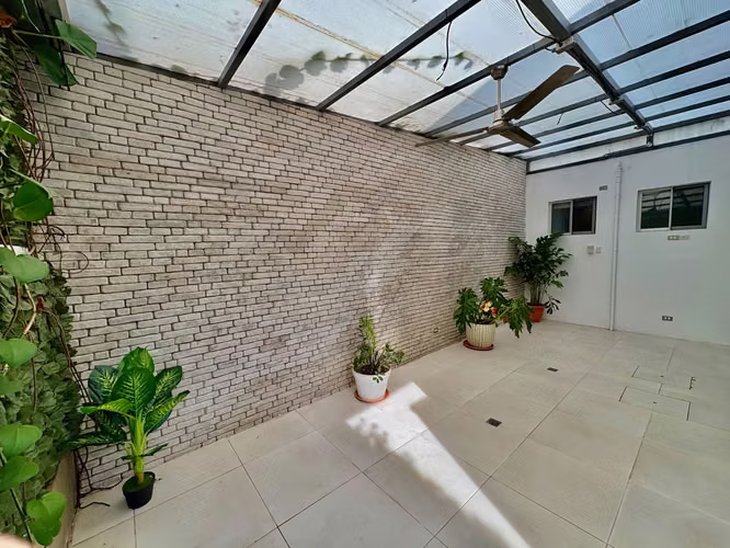 SANTA ANA! MODERNA CASA de 3NIVELES/ 4HAB/4.5 BAÑOS Y 2 TERRAZAS - Imagen 7