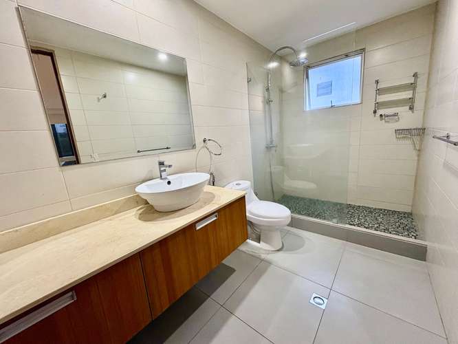 SANTA ANA! CASA CONTEMPORANEA de 3NIVELES/ 4HAB/4.5 BAÑOS Y 2 TERRAZAS - Imagen 9