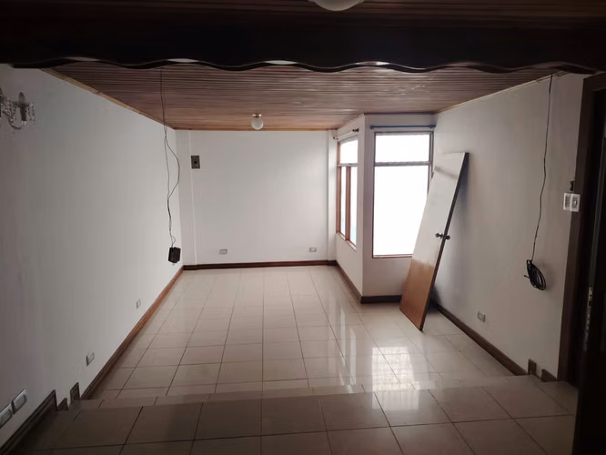 Oportunidad de venta de casa grande en El Carmen de Guadalupe - Imagen 4