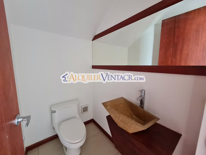 LUJOSA CASA CON 1.039 M2 DE LOTE Y VISTA EN BRASIL DE MORA SANTA ANA - Imagen 11