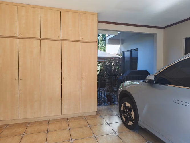 Alquiler de condominio en Guachipelin, tiene cuarto en 1 nivel - Imagen 10