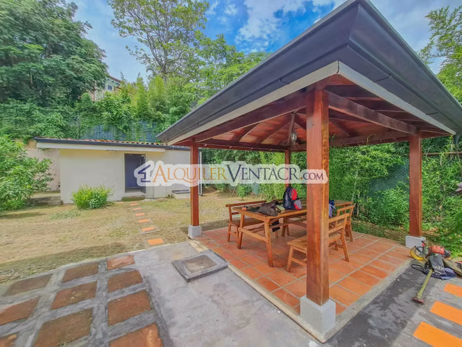 CASA CON PISCINA PROPIA Y VISTA CON 1.735 M2 DE LOTE EN SANTA ANA PIEDADES - Imagen 8