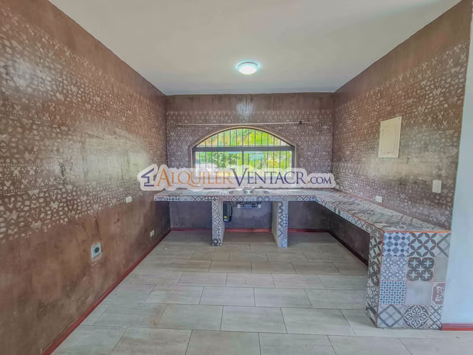 CASA CON PISCINA PROPIA Y VISTA CON 1.735 M2 DE LOTE EN SANTA ANA PIEDADES - Imagen 11