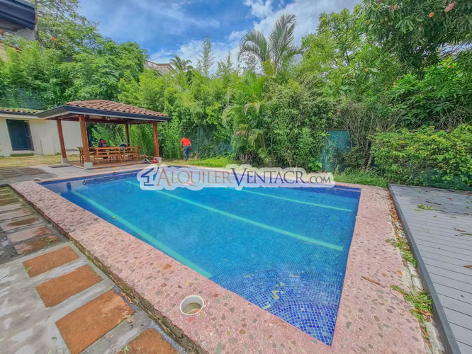 CASA CON PISCINA PROPIA Y VISTA CON 1.735 M2 DE LOTE EN SANTA ANA PIEDADES - Imagen 7