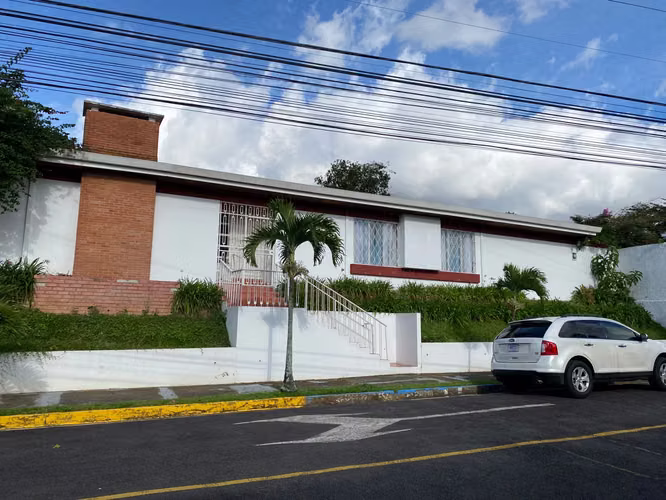 Casa en lote esquinero de 472 m² · Barrio DENT, San José - Imagen 4