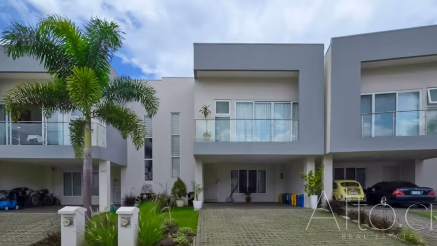 CASA EN GUACHIPELIN  |  3 HABITACIONES  |  JARDIN  |  LINEA BLANCA   |   260m²