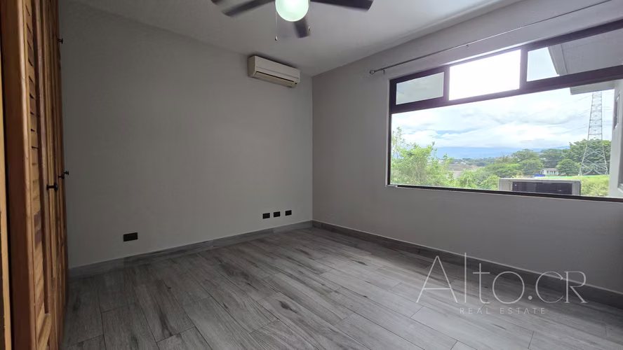 GUACHIPELIN NORTE | CASA INDEPENDIENTE | 4 PARQUEOS - Imagen 12