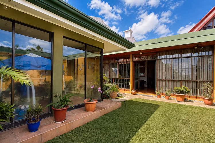 Venta de casa en El Prado de Curridabat - Imagen 2