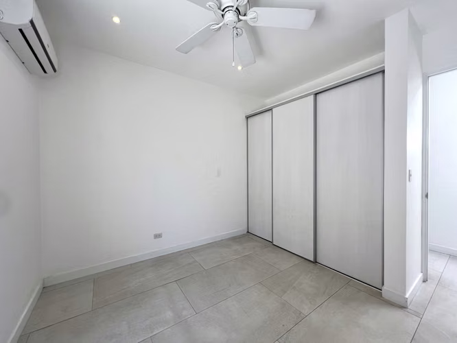 Alquiler de casa en Santa Ana. ¡UNA PLANTA! 3 Habitaciones + Servicio. Línea blanca. - Imagen 18