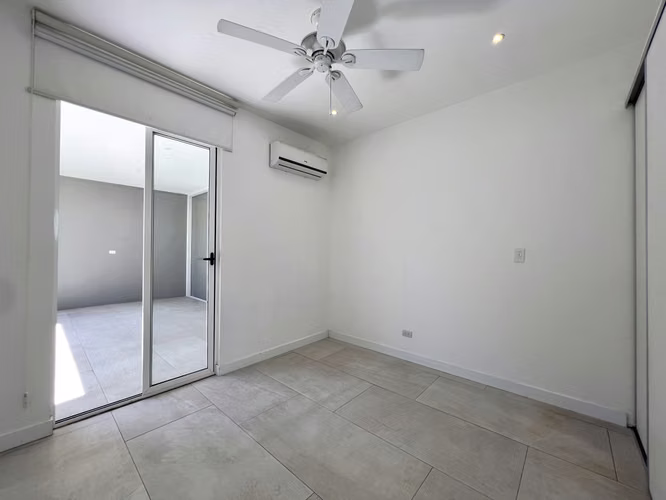 Alquiler de casa en Santa Ana. ¡UNA PLANTA! 3 Habitaciones + Servicio. Línea blanca. - Imagen 17