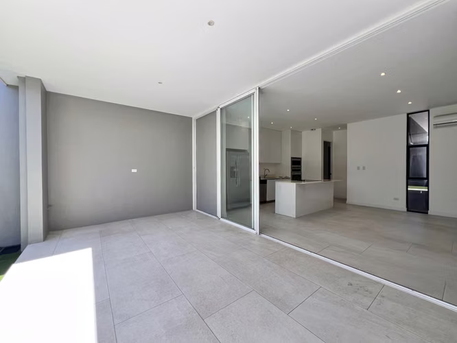 Alquiler de casa en Santa Ana. ¡UNA PLANTA! 3 Habitaciones + Servicio. Línea blanca. - Imagen 7