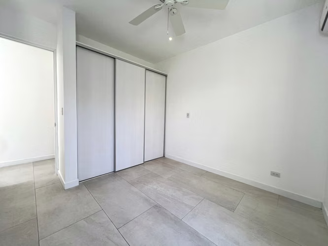 Alquiler de casa en Santa Ana. ¡UNA PLANTA! 3 Habitaciones + Servicio. Línea blanca. - Imagen 15