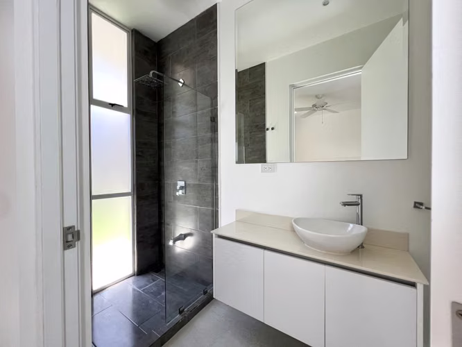 Alquiler de casa en Santa Ana. ¡UNA PLANTA! 3 Habitaciones + Servicio. Línea blanca. - Imagen 16