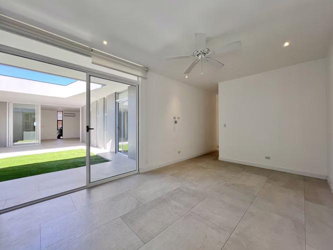 Alquiler de casa en Santa Ana. ¡UNA PLANTA! 3 Habitaciones + Servicio. Línea blanca. - Imagen 9