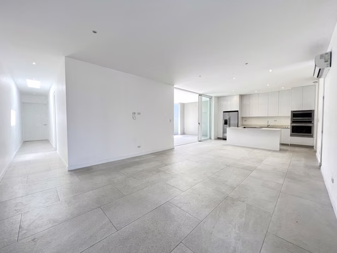 Alquiler de casa en Santa Ana. ¡UNA PLANTA! 3 Habitaciones + Servicio. Línea blanca. - Imagen 8