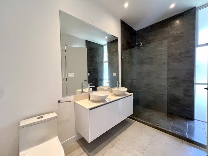 Alquiler de casa en Santa Ana. ¡UNA PLANTA! 3 Habitaciones + Servicio. Línea blanca. - Imagen 11