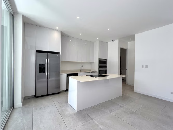 Alquiler de casa en Santa Ana. ¡UNA PLANTA! 3 Habitaciones + Servicio. Línea blanca. - Imagen 3