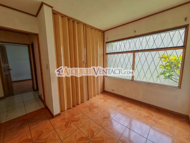 Casa con uso suelo mixto / de un nivel de 463 m2 / con 1.100 m2 lote x Distrito 4 Guachipelín Escazú - Imagen 12