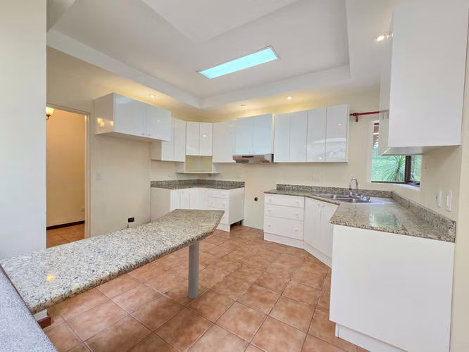 VALLE DEL SOL LINDORA SANTA ANA! CASA DE UN NIVEL CON 700 M2 DE LOTE - Imagen 13