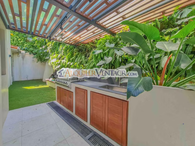 LUJOSA CASA DE 406 M2 CON PISCINA PROPIA EN JABONCILLOS ESCAZU - Imagen 7