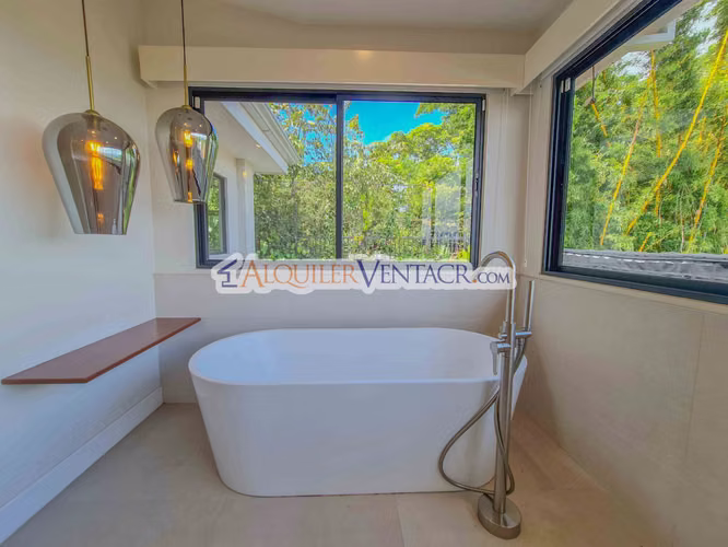 LUJOSA CASA DE 406 M2 CON PISCINA PROPIA EN JABONCILLOS ESCAZU - Imagen 16