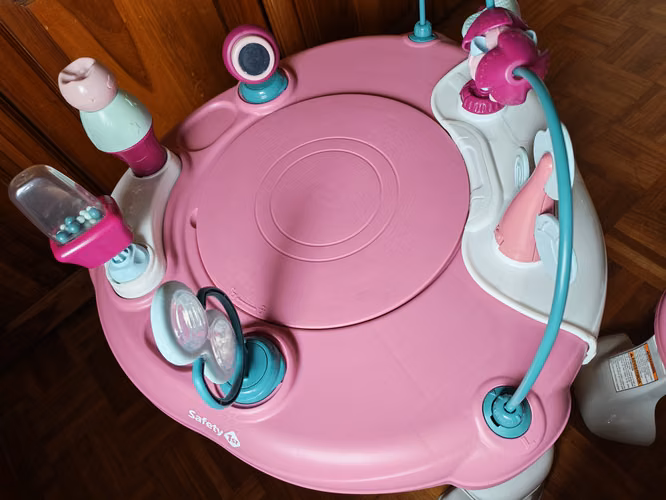 Mesa multiusos de bebé