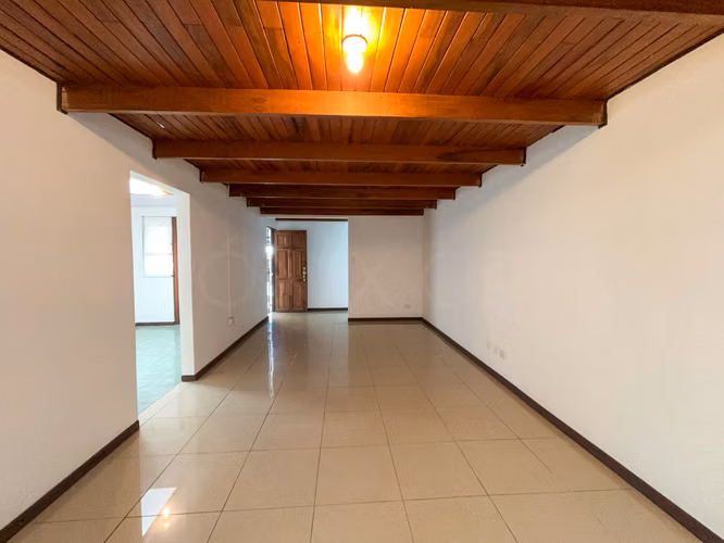 Casa de un Piso con Jardín en alquiler | A 800 metros del Parque de Sabanilla - Imagen 3