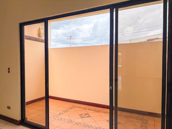 ALQUILER DE AMPLIO APARTAMENTO EN SAN PEDRO – 3 HABITACIONES - Imagen 3