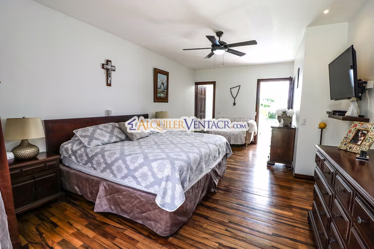 CASA DE UN NIVEL CON 600 M2 LOTE EN TREJOS MONTEALEGRE ESCAZU - Imagen 16