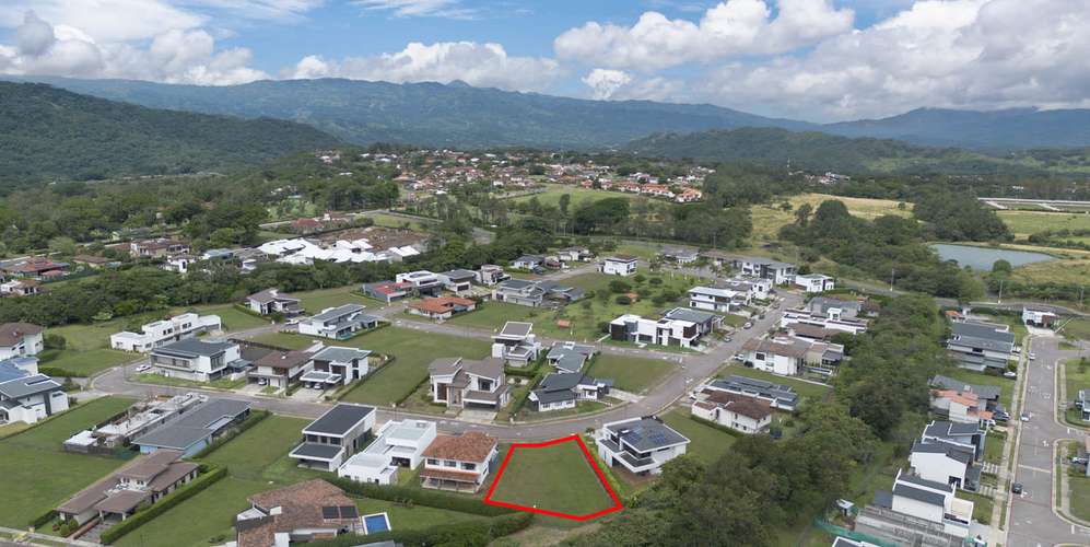 Lote en Alajuela Condominio Madero Negro - Privacidad y acceso a golf - Imagen 6