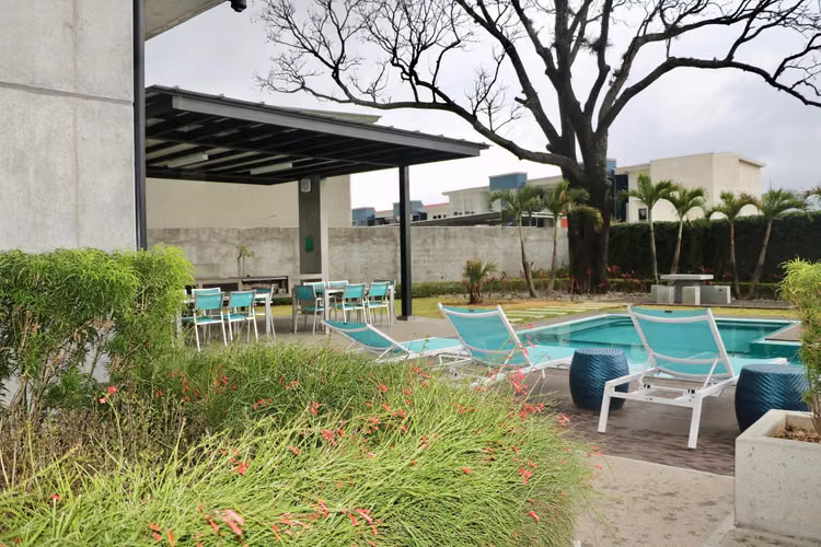 Venta de Apartamento en Primer Nivel con Patio de 54 m² en HEREDIA Real Cariari, Sportiva Skyhomes. - Imagen 16
