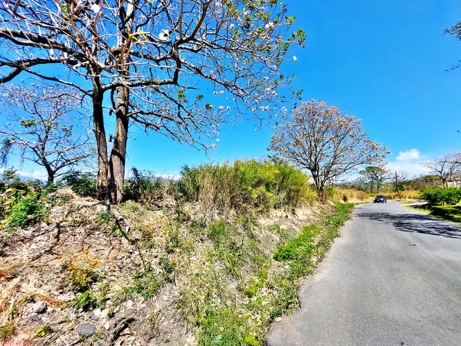 Lote de 4,328 m² plano para desarrollar en Santa Ana | La Caraña, Piedades - Imagen 4