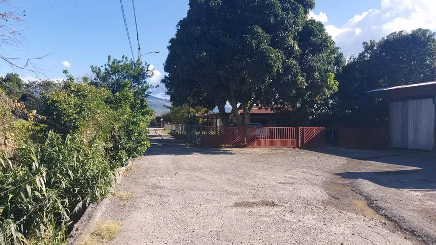 Venta de 3 casas + caballerizas + picadero + bodegas + 2 pozos - Imagen 10