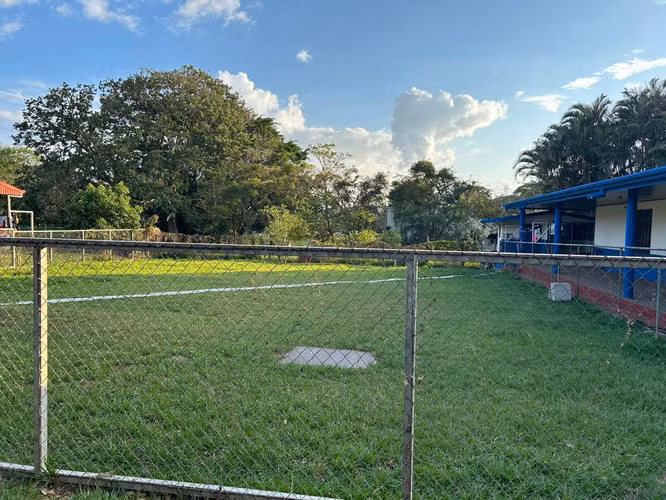 Venta de 3 casas + caballerizas + picadero + bodegas + 2 pozos - Imagen 7