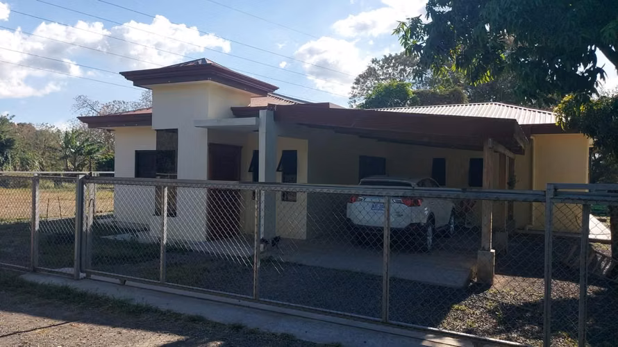 Venta de 3 casas + caballerizas + picadero + bodegas + 2 pozos - Imagen 5