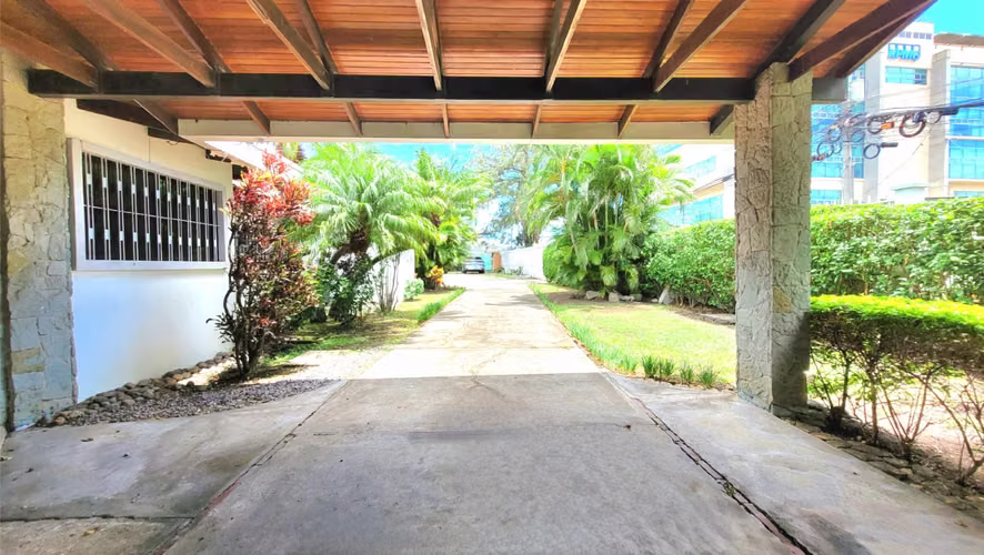 Exclusiva Propiedad con Potencial Comercial en San Rafael, Escazú - Imagen 5
