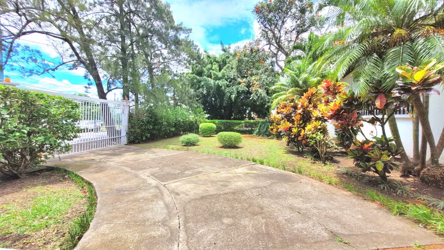 Exclusiva Propiedad con Potencial Comercial en San Rafael, Escazú - Imagen 3