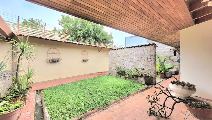 Casa Amplia con Uso de Suelo Mixto por Plaza Lincoln - Imagen 8