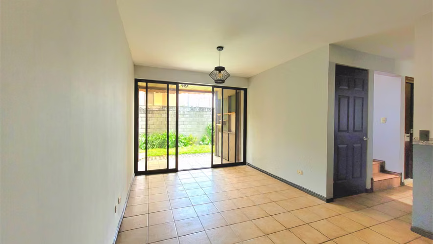Casa Ampliada y Moderna en Residencial Los Robles - Imagen 9