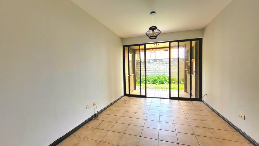 Casa Ampliada y Moderna en Residencial Los Robles - Imagen 15