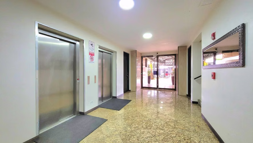 Cómodo Apartamento con Vista a las Montañas en Brisas del Oeste