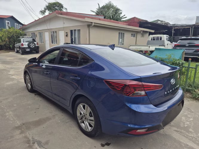 Hyundai elantra - Imagen 4
