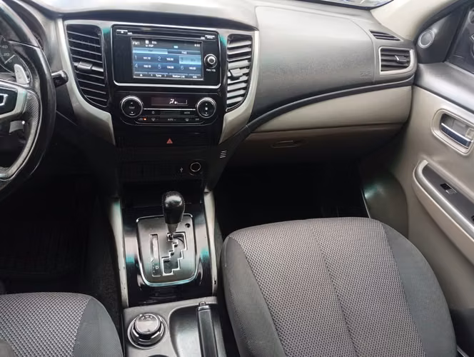 Mitsubishi L200  sportero - Imagen 6
