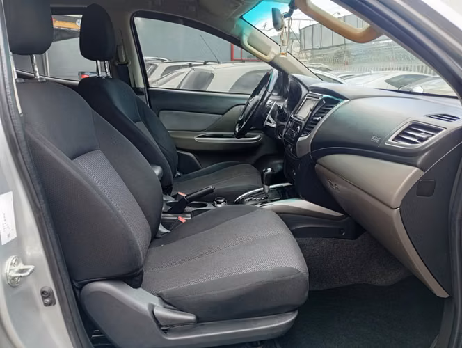 Mitsubishi L200  sportero - Imagen 13