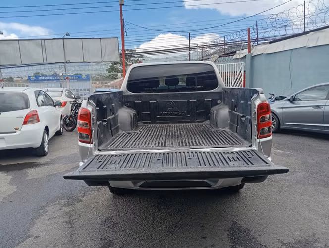 Mitsubishi L200  sportero - Imagen 11