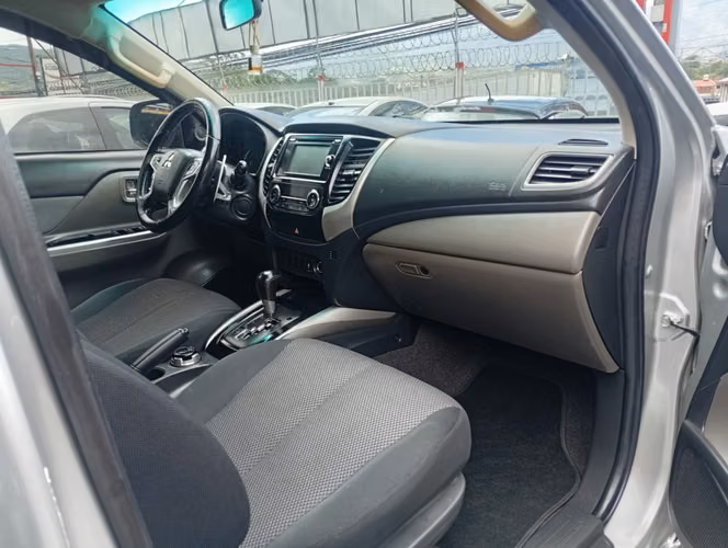 Mitsubishi L200  sportero - Imagen 8