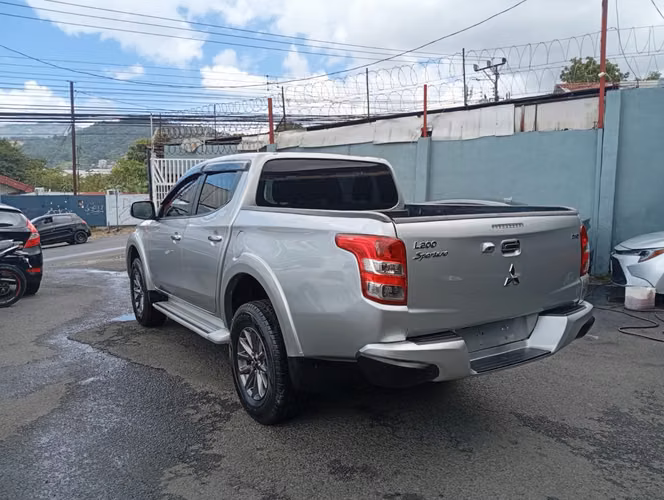 Mitsubishi L200  sportero - Imagen 5
