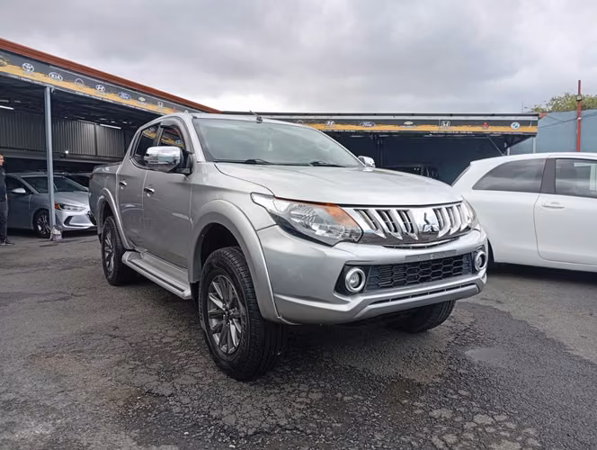 Mitsubishi L200  sportero - Imagen 4